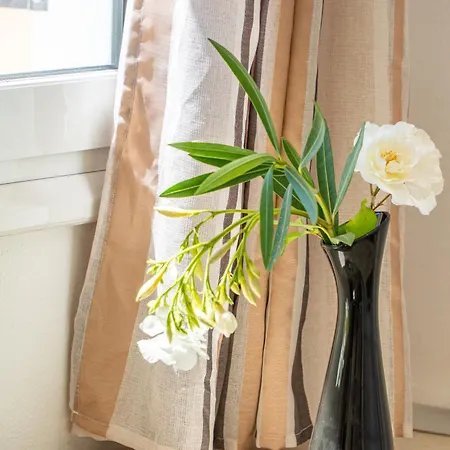 Sandy Annexe Aparthotel